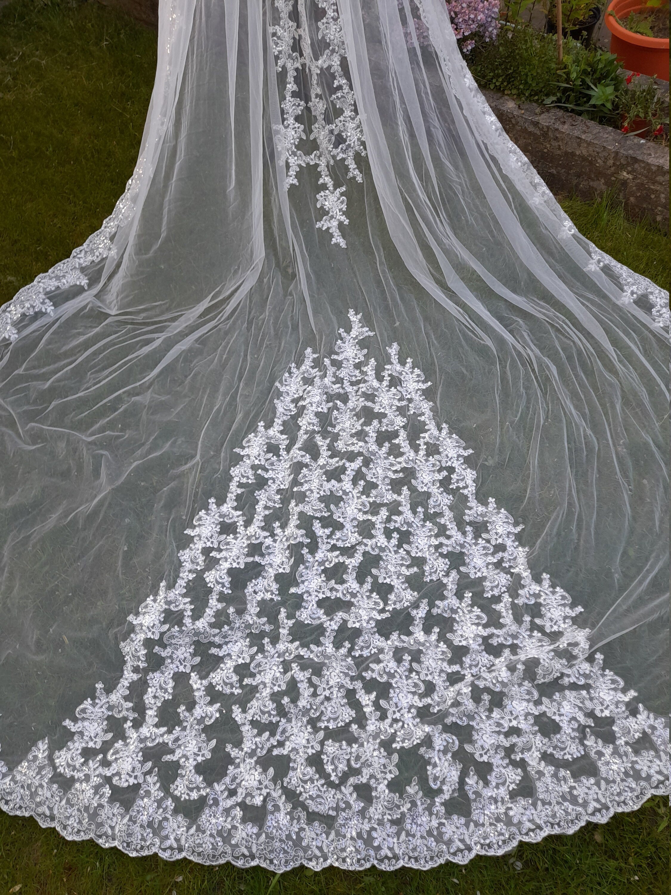 Ivory Cathedral Veil: Lace Edge, One Tier, with Comb