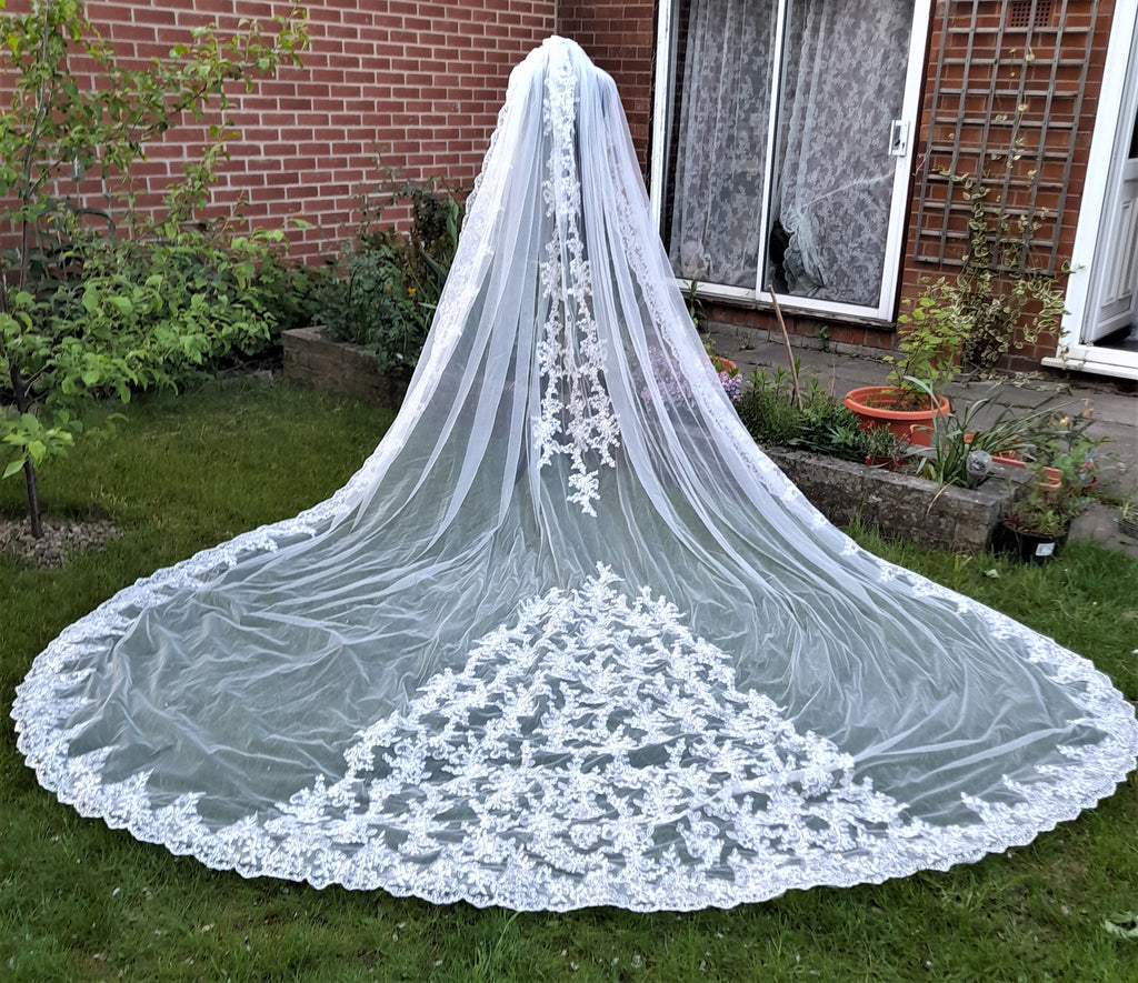 Ivory Cathedral Veil: Lace Edge, One Tier, with Comb