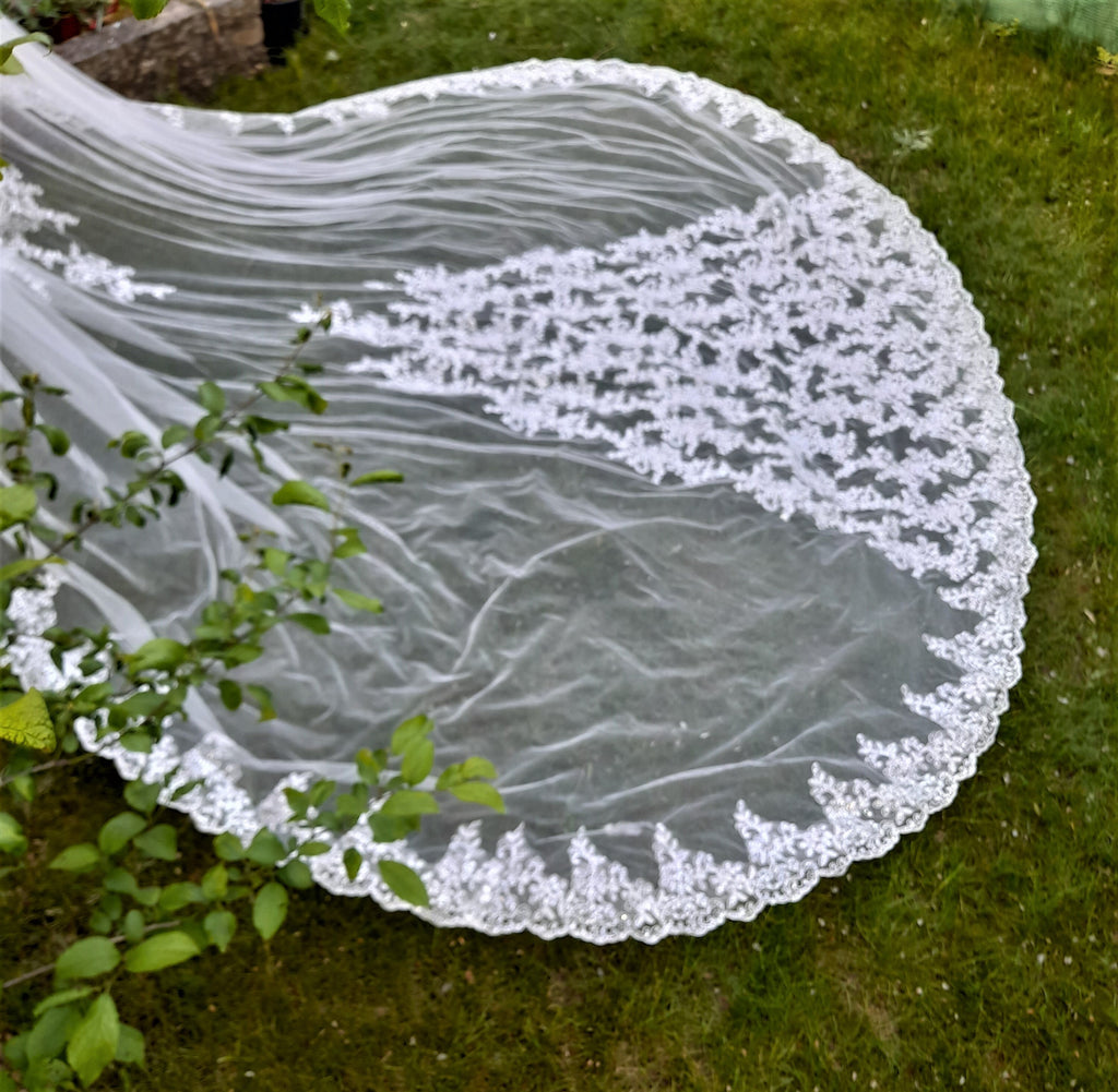 Ivory Cathedral Veil: Lace Edge, One Tier, with Comb