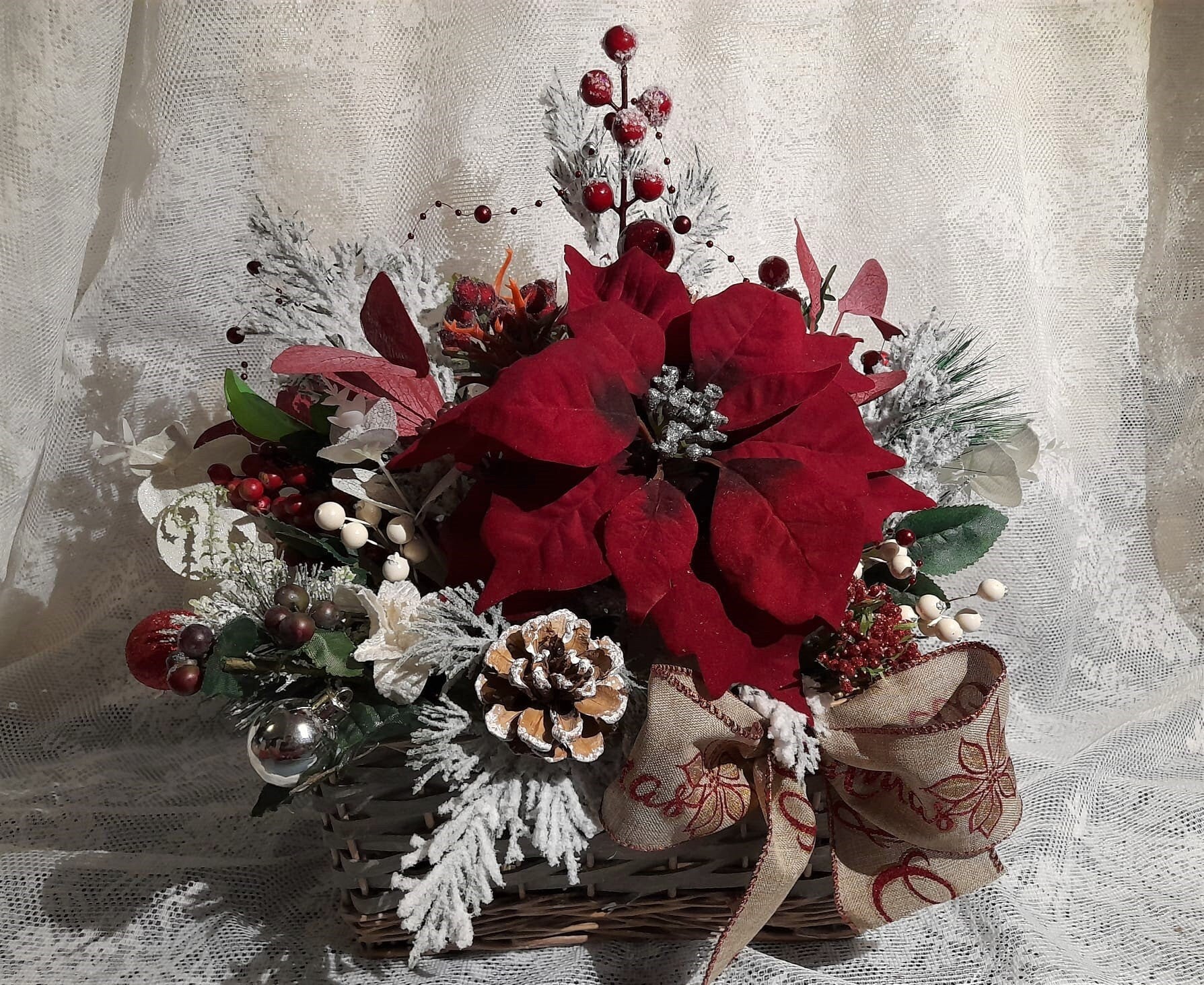 Frosty Christmas Decor: Rustic Centerpiece with a Touch of Winter Magic