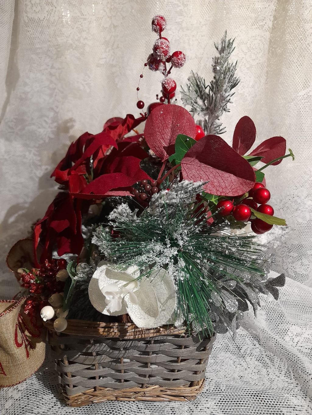 Frosty Christmas Decor: Rustic Centerpiece with a Touch of Winter Magic