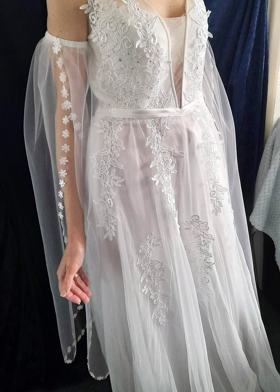 Off-White Tulle Wedding Dress Sleeves: 3D Flower Appliqué