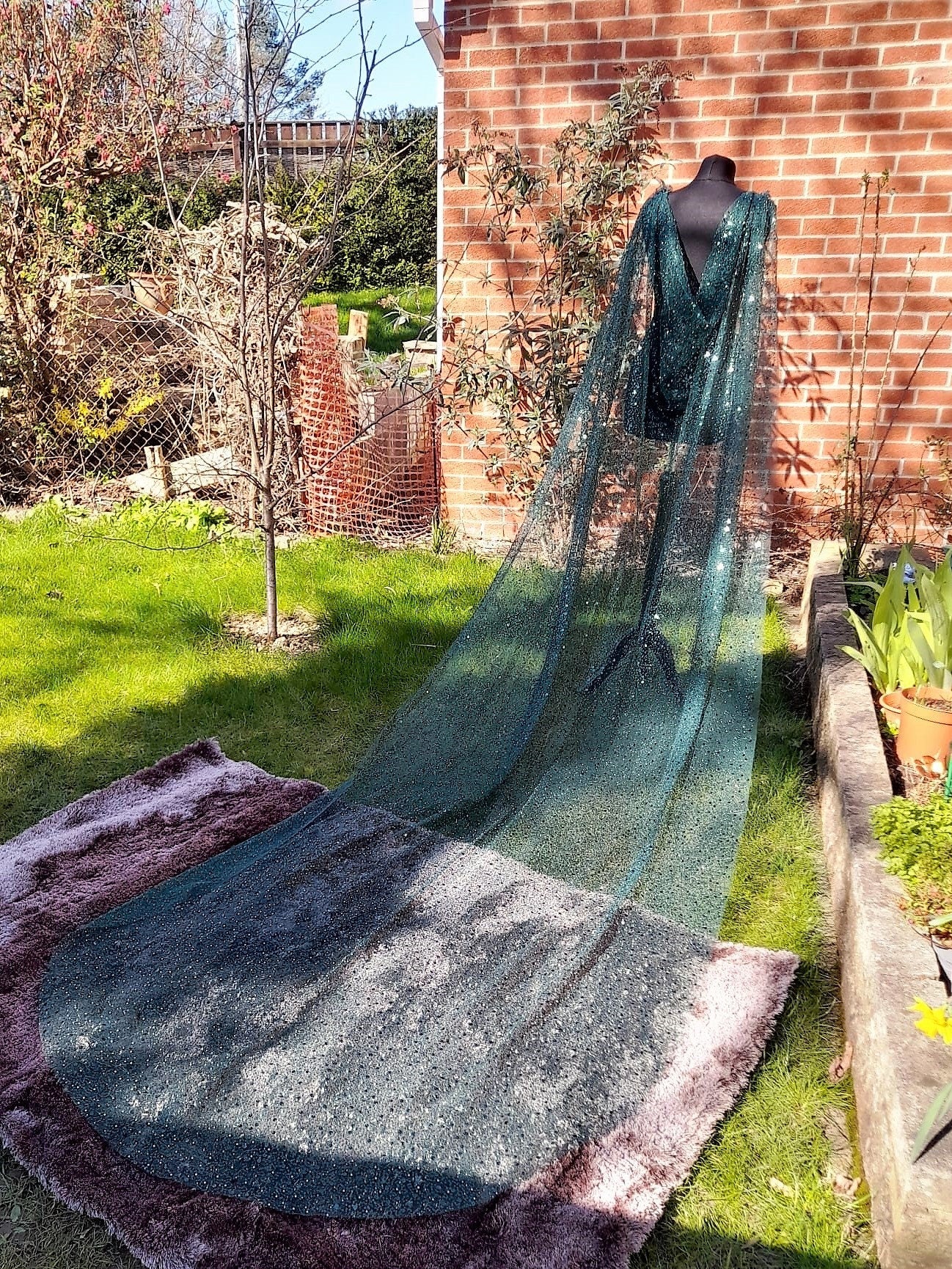 Elegant Emerald Green Cathedral Wedding Cape Veil - Dramatic Beaded Cloak for a Regal Look