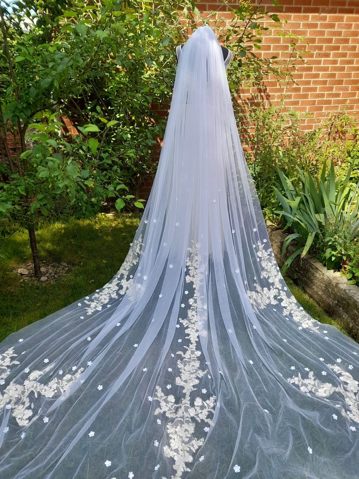 White Tulle Ivory Flowers One Tier Wedding Veil For Bride