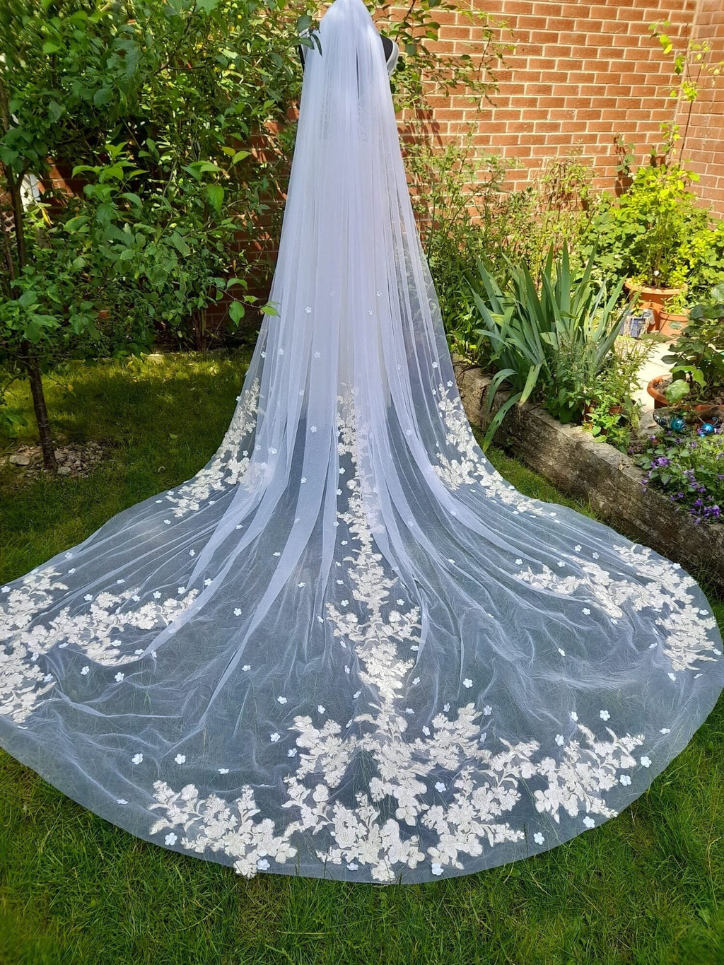 White Tulle Ivory Flowers One Tier Wedding Veil For Bride
