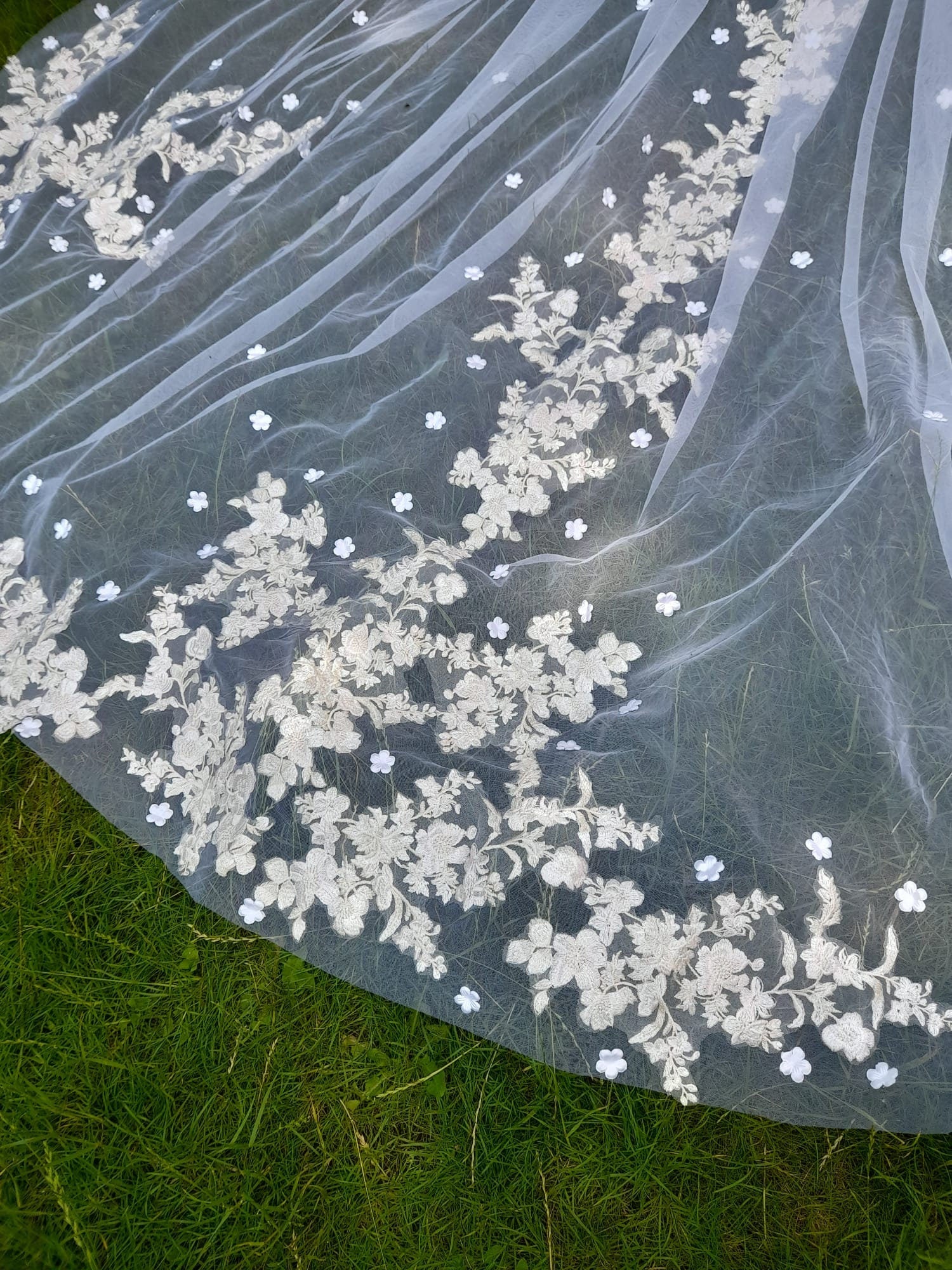 White Tulle Ivory Flowers One Tier Wedding Veil For Bride