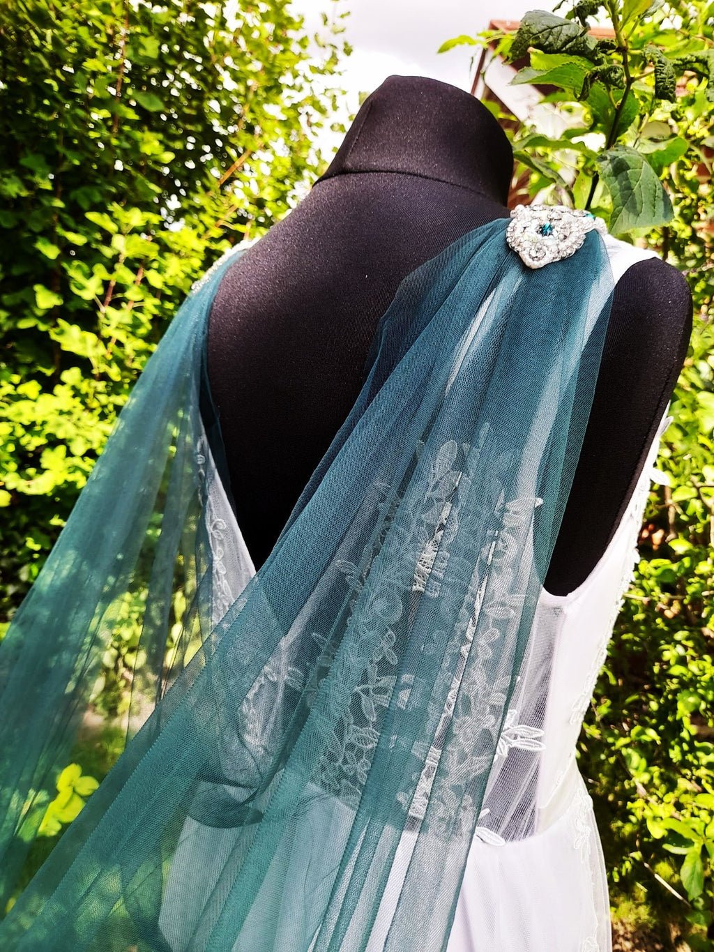 Unique Emerald Green Lace Edge Cloak for a Regal and Romantic Wedding Look