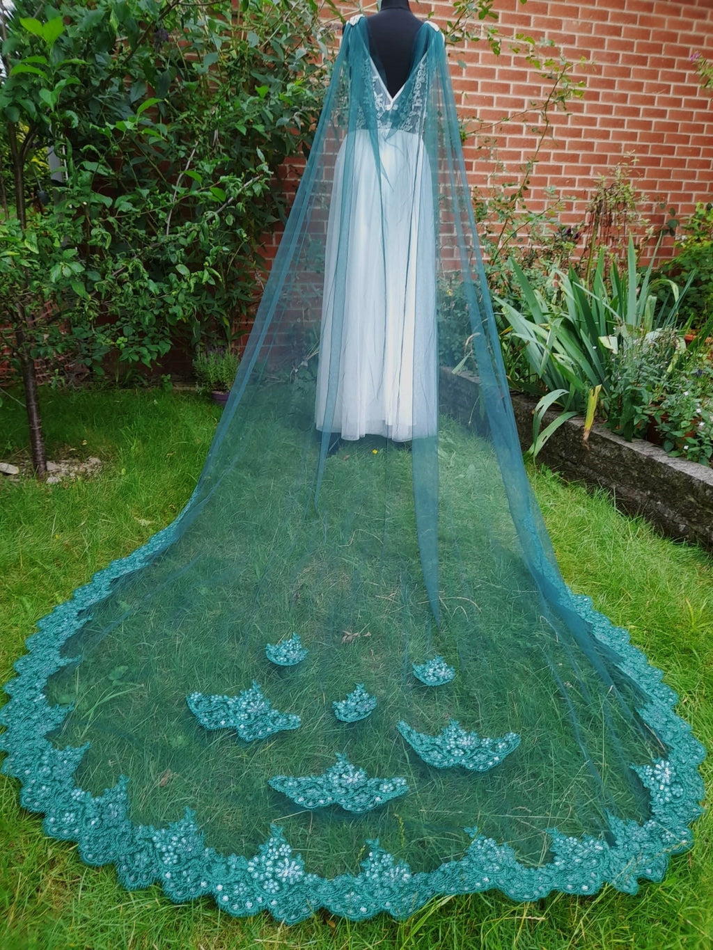 Unique Emerald Green Lace Edge Cloak for a Regal and Romantic Wedding Look