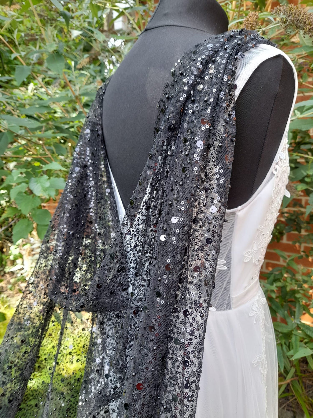 Elegant Black Wedding Cape Veil - Gothic Beaded Cloak for a Dark Romantic Touch