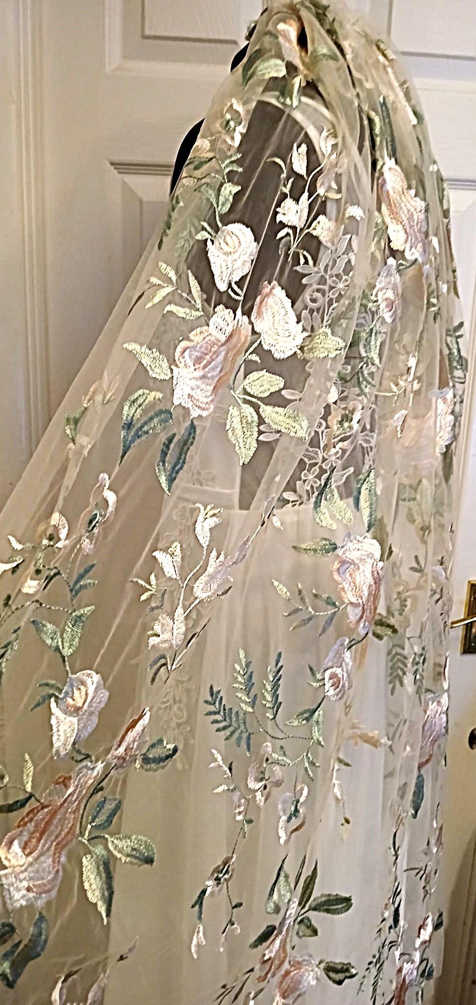 Champagne Wedding Veil: Embroidered Floral, Short Bridal Veil with Comb