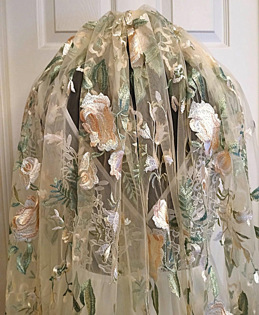 Champagne Wedding Veil: Embroidered Floral, Short Bridal Veil with Comb