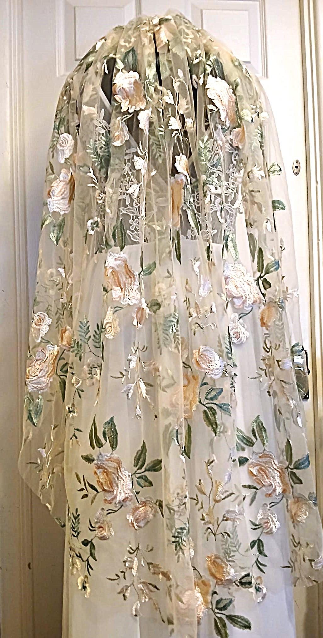 Champagne Wedding Veil: Embroidered Floral, Short Bridal Veil with Comb