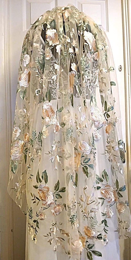 Champagne Wedding Veil: Embroidered Floral, Short Bridal Veil with Comb