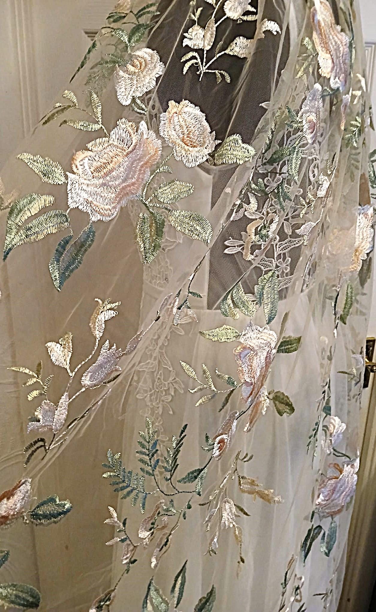 Champagne Wedding Veil: Embroidered Floral, Short Bridal Veil with Comb
