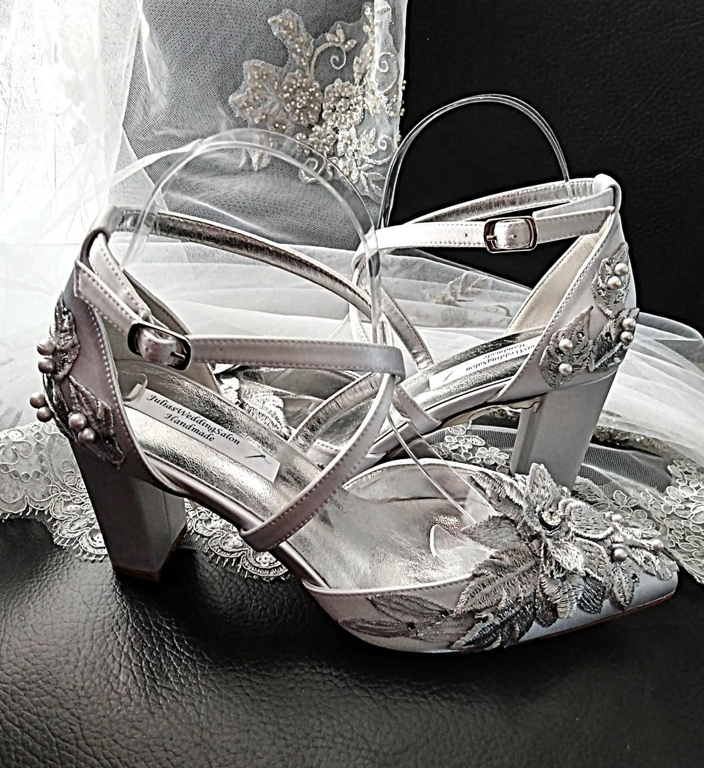 Silver Grey Floral Block Heel Sandal Set: Clutch Bag & Hat