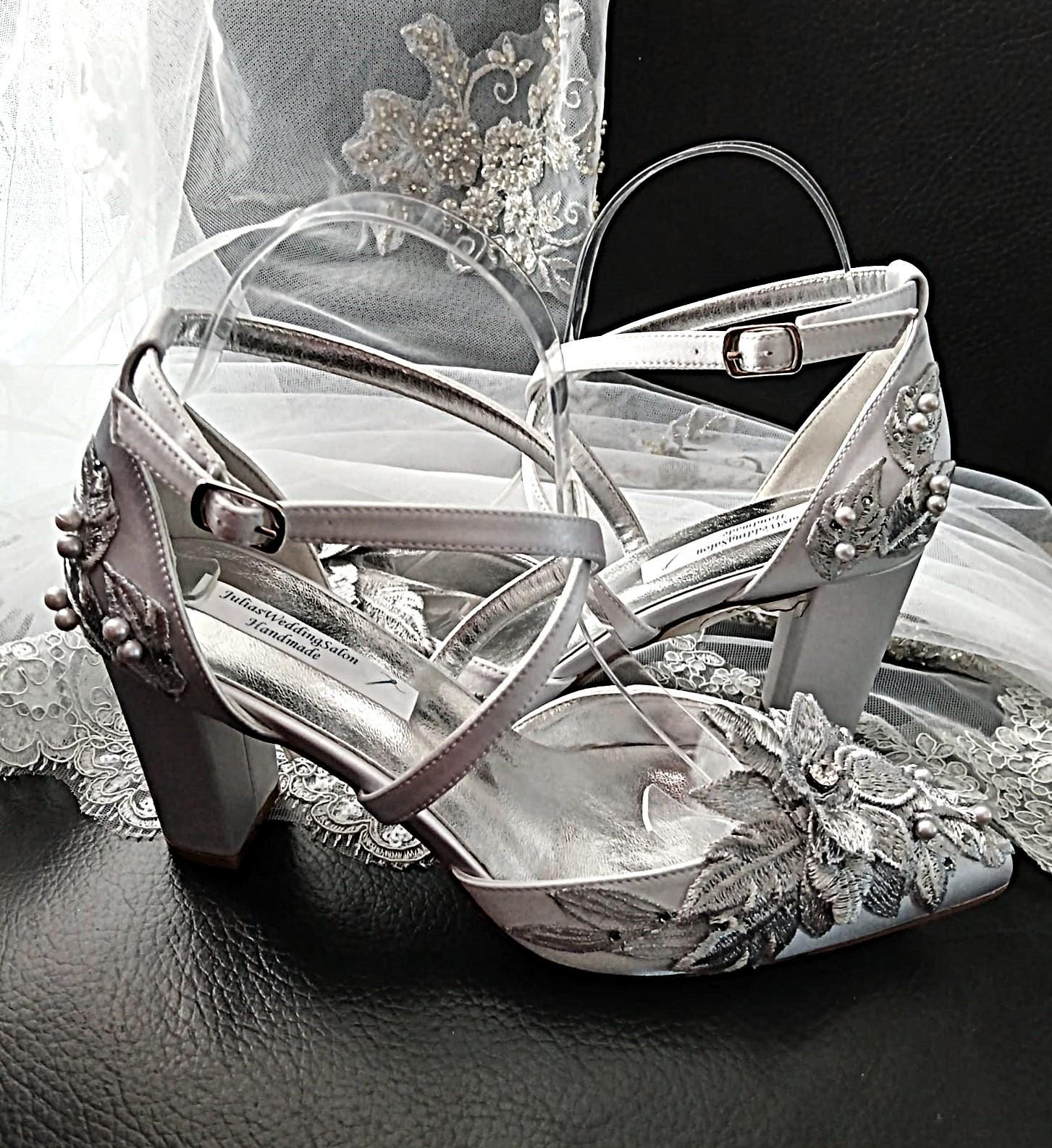 Silver Grey Floral Block Heel Sandal Set: Clutch Bag & Hat