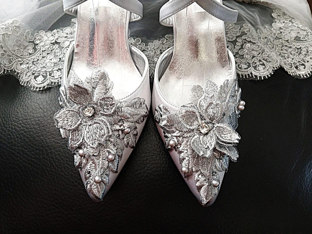 New Silver Grey Floral Block Heel Sandal Set with Matching Evening Clutch