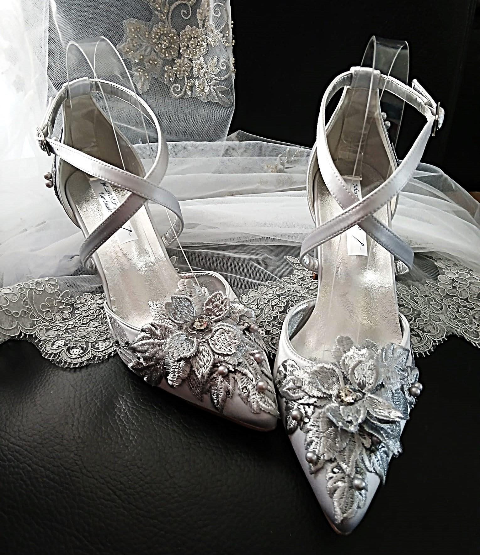 Silver Grey Floral Block Heel Sandal Set: Clutch Bag & Hat
