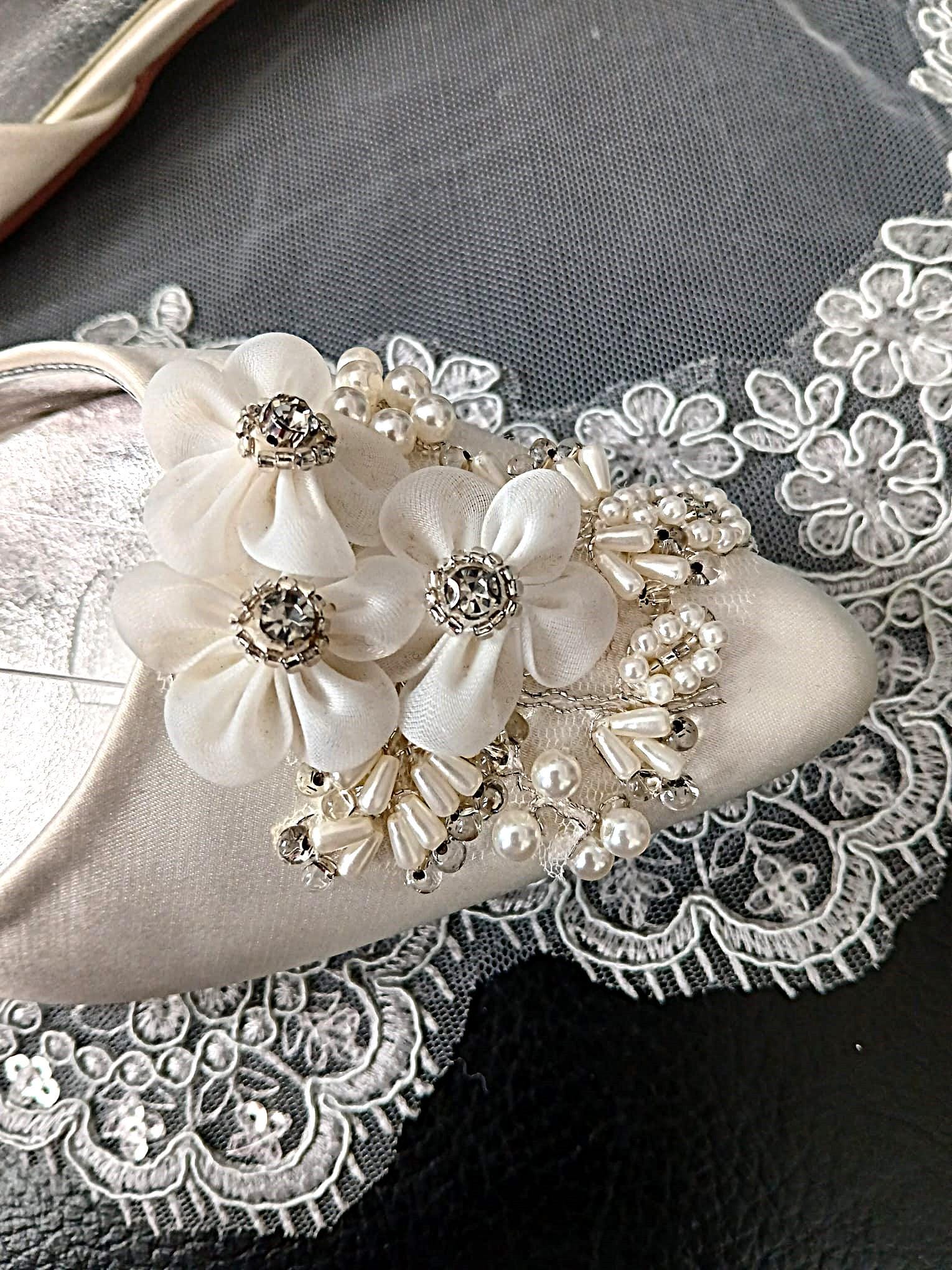 Ivory Floral Flat Shoe Hat and Clutch Set for Formal Events