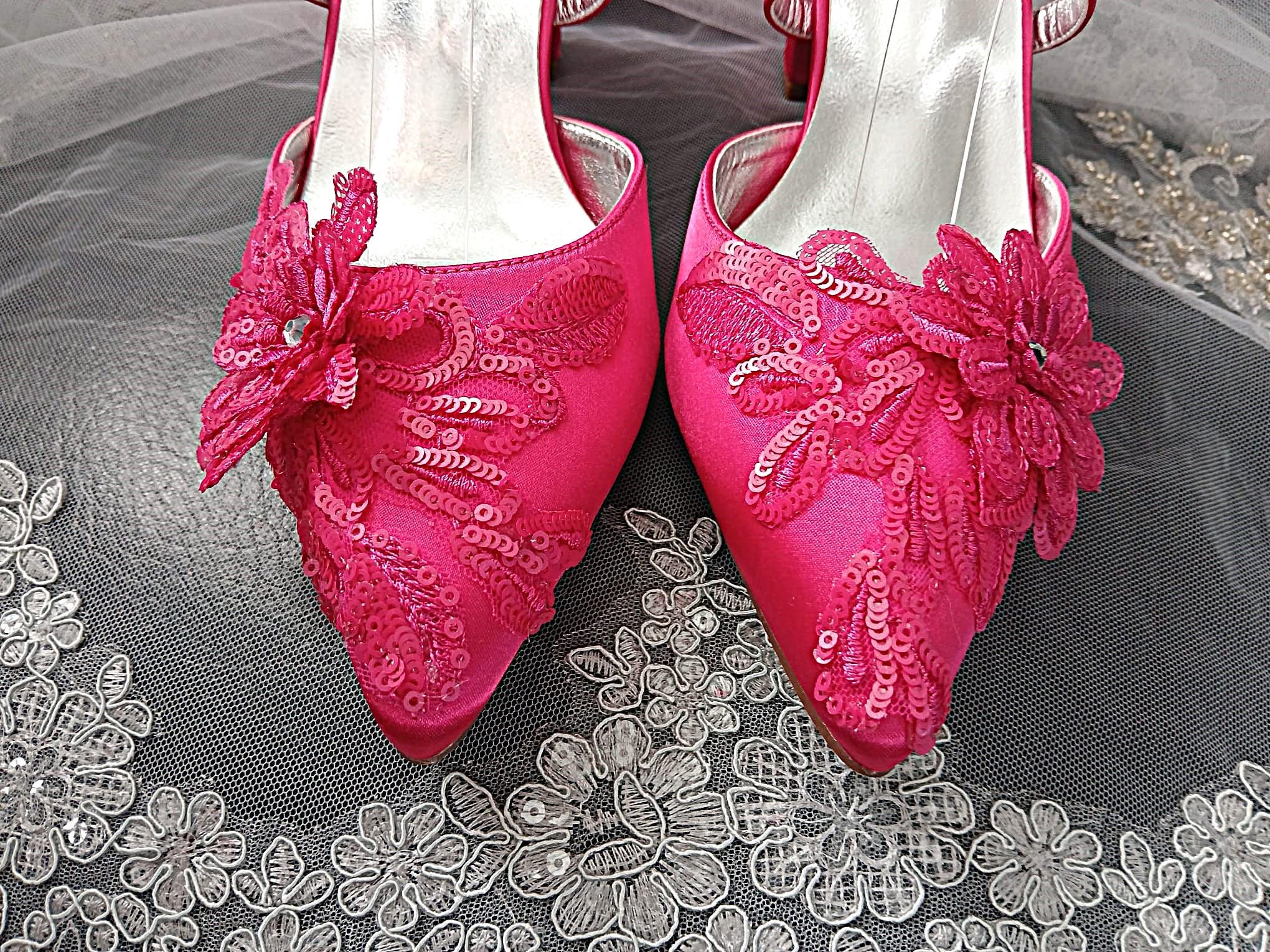 Fuchsia Satin Block Heel Shoes Hat & Clutch Set For Formal Event