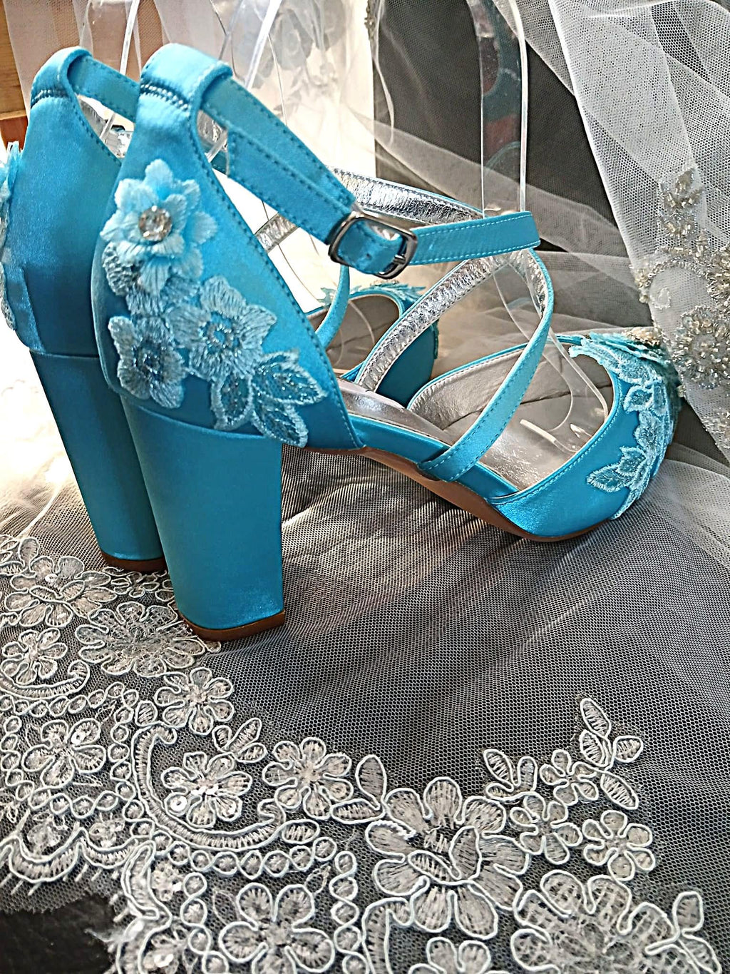 Turquoise Floral Block Heel Sandal Hat & Clutch Set: Elegant Footwear for Formal Occasions