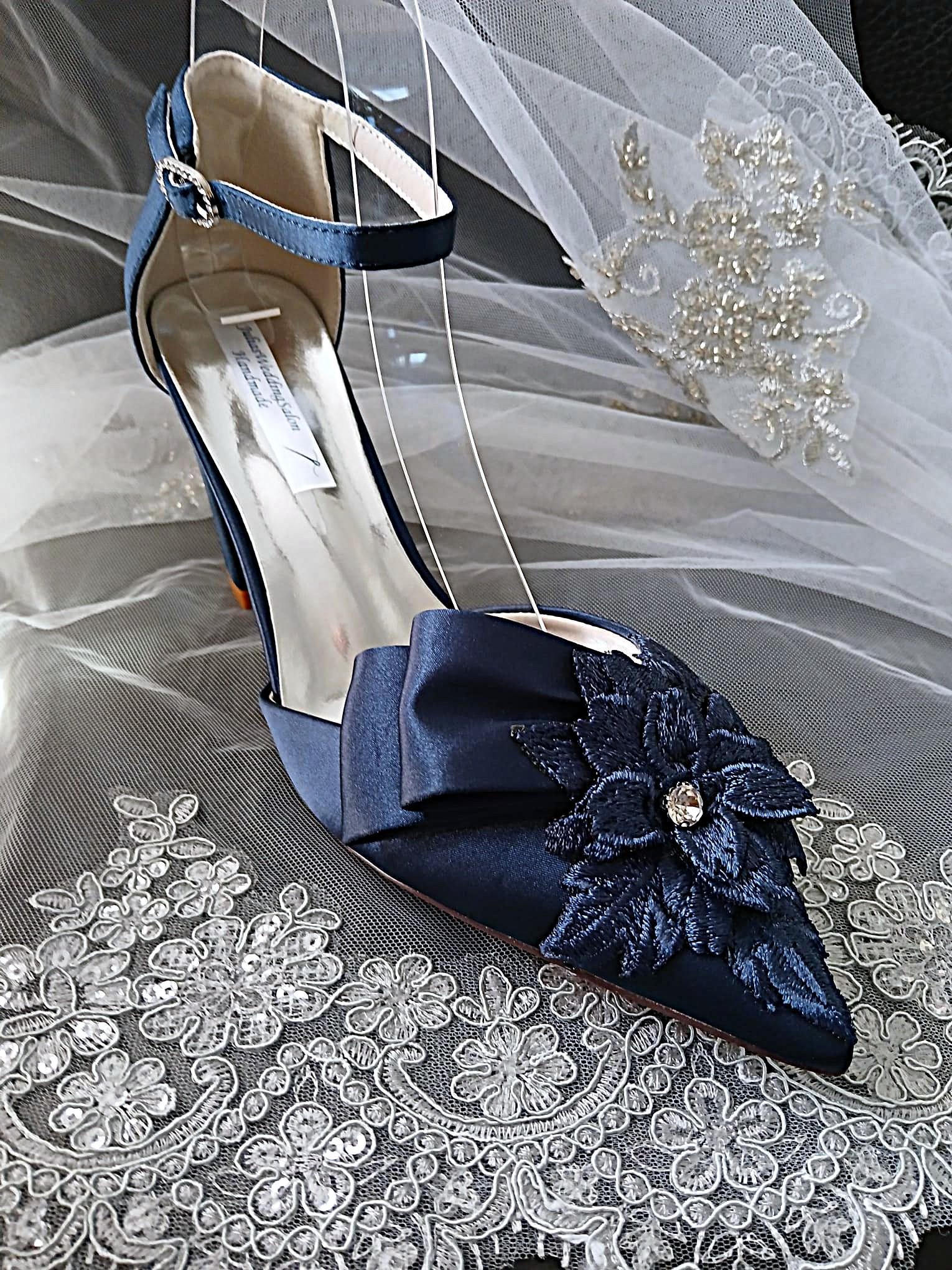 Navy Blue Floral Block Heel Shoe Set: Elegant Hat & Clutch for Formal Events