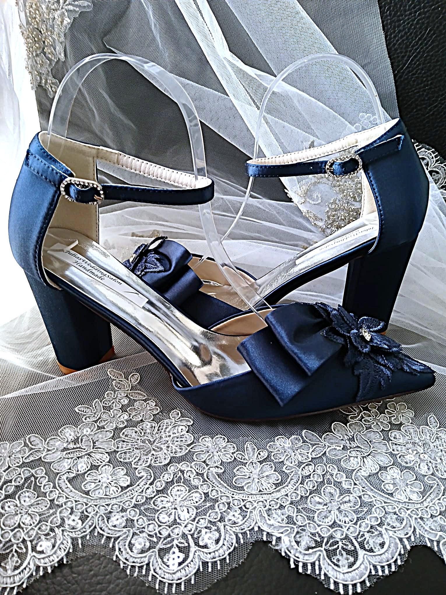 Navy Blue Floral Block Heel Shoe Set: Elegant Hat & Clutch for Formal Events