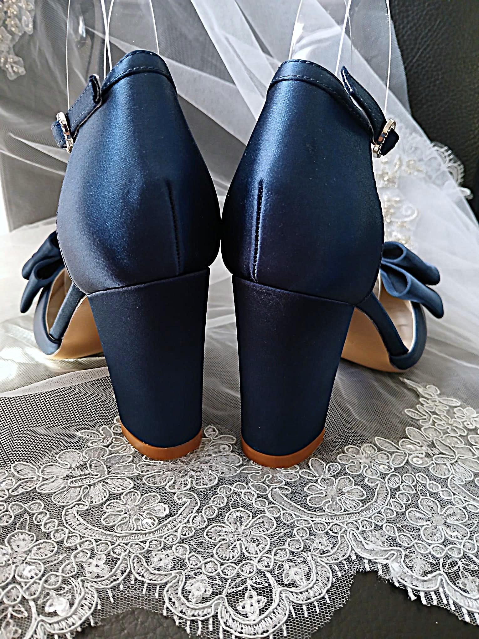 Navy Blue Floral Block Heel Shoe Set: Elegant Hat & Clutch for Formal Events