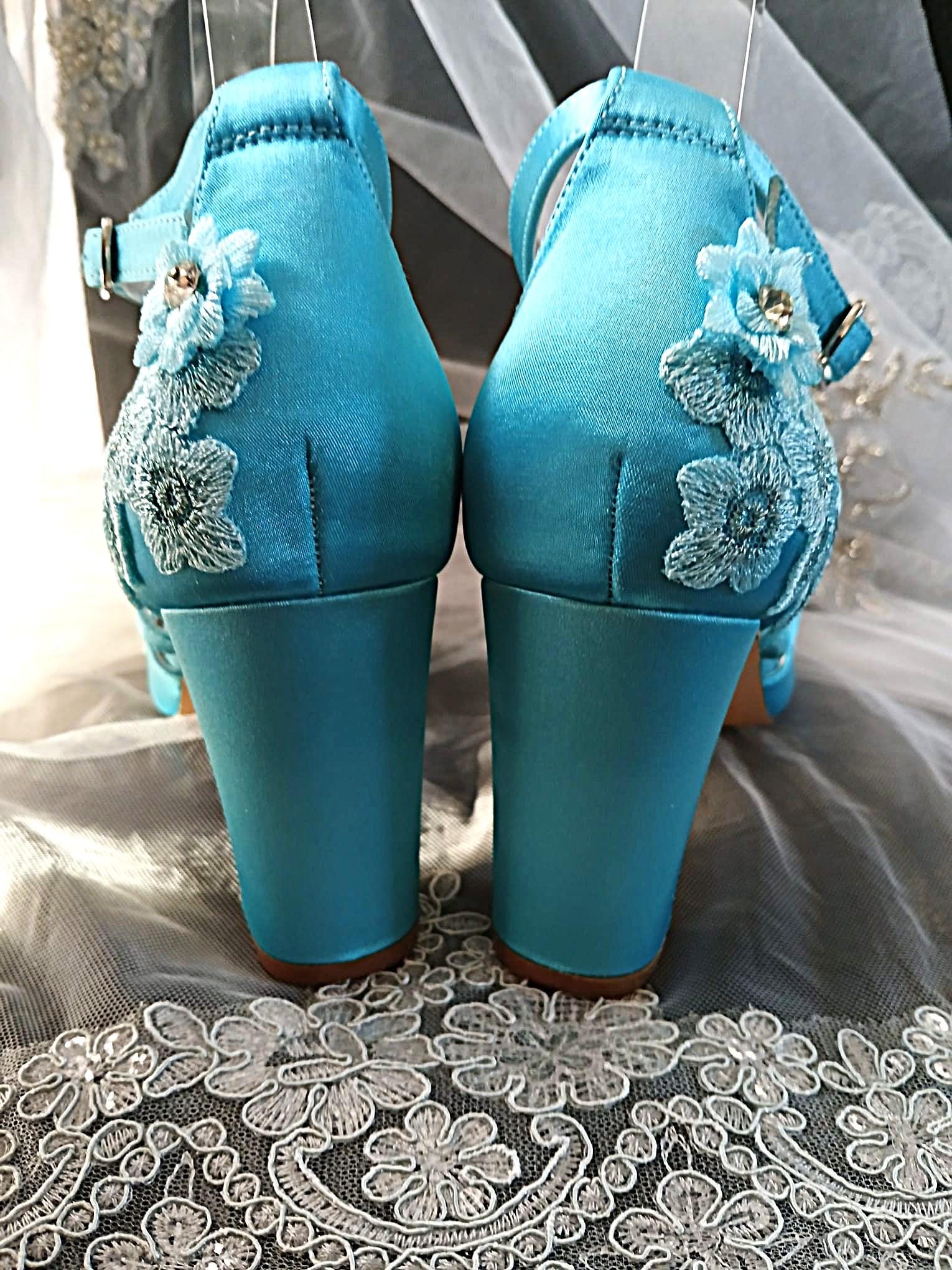 Turquoise Floral Block Heel Sandal Hat & Clutch Set: Elegant Footwear for Formal Occasions