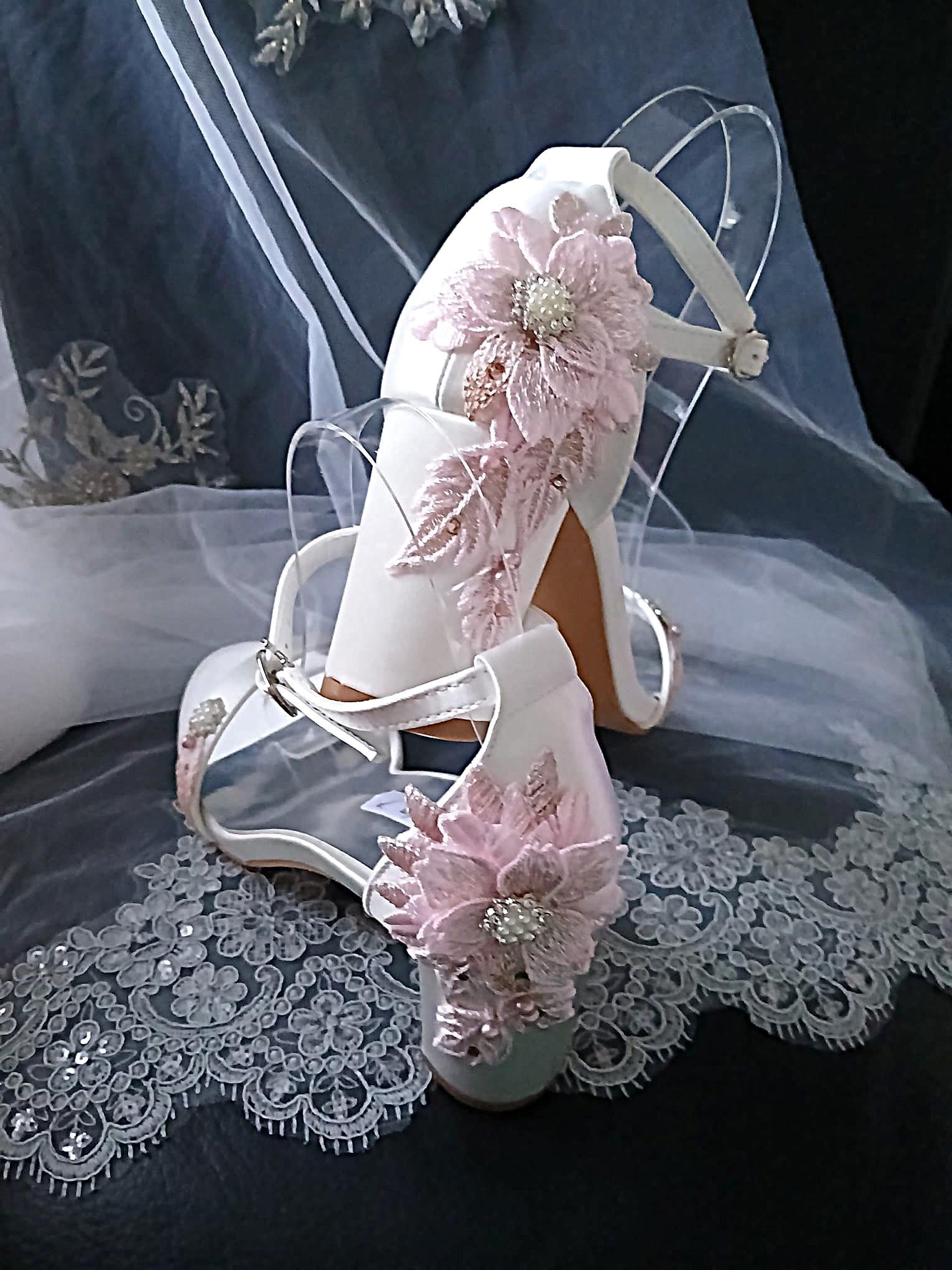 Ivory Floral Block Heel Sandal Hat & Clutch Set: Formal Occasion Footwear